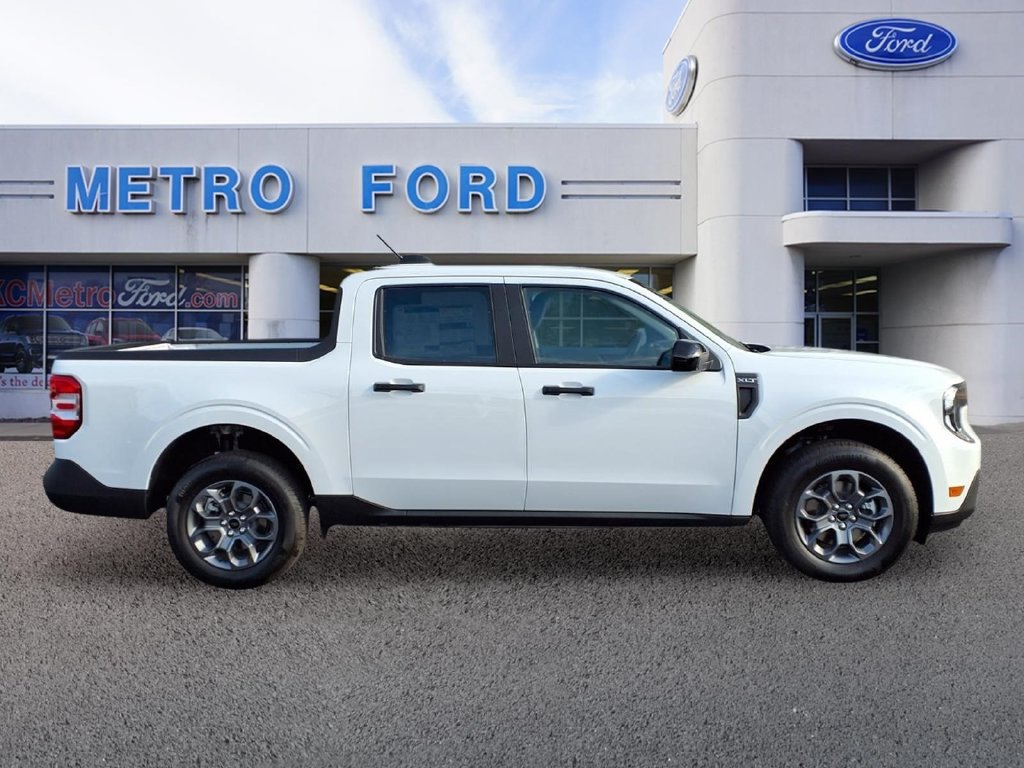 New 2026 Ford Maverick XLT w/ Equipment Group 301A AWD/4WD image 2