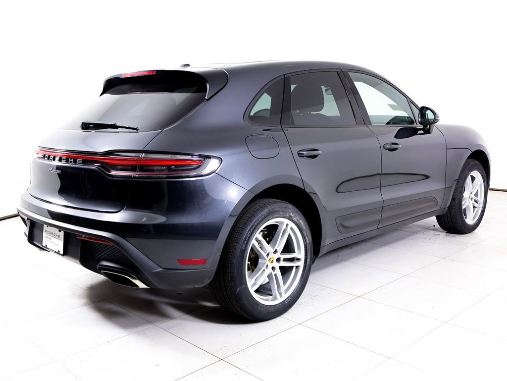 Certified 2024 Porsche Macan AWD/4WD image 32