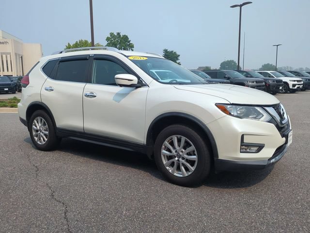 Used 2017 Nissan Rogue SV w/ SV Premium Package AWD/4WD image 2