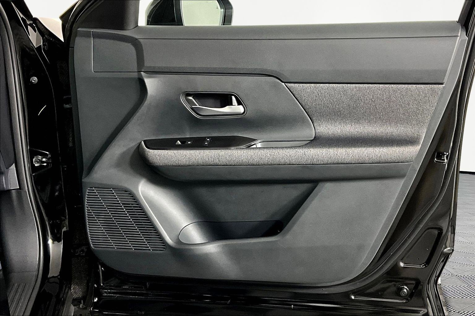 Certified 2025 Nissan Kicks SV w/ SV Premium Package image 29