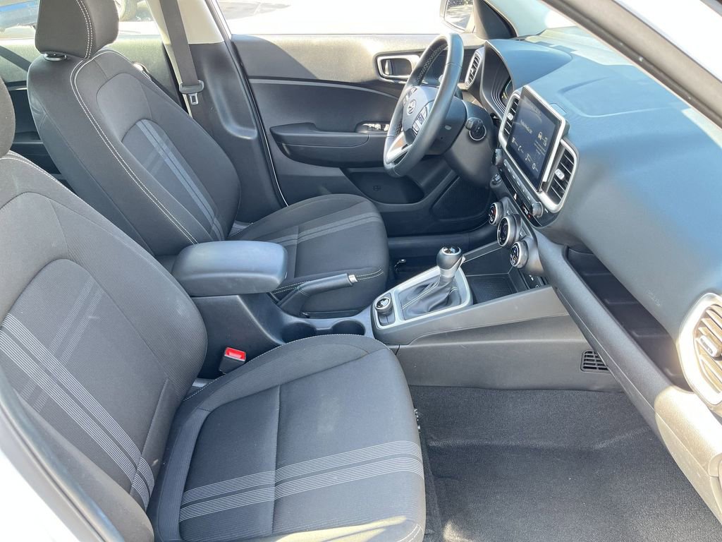 Used 2025 Hyundai Venue SEL FWD image 29