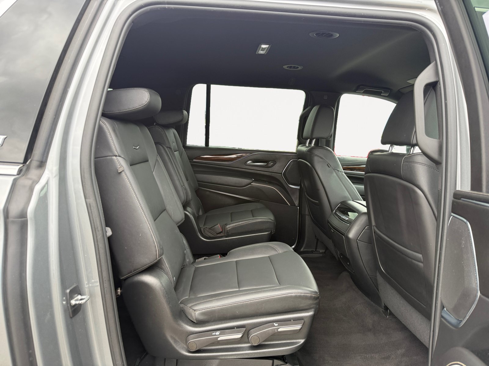 Used 2023 Cadillac Escalade ESV Luxury w/ LPO, Floor Liner Package RWD image 18