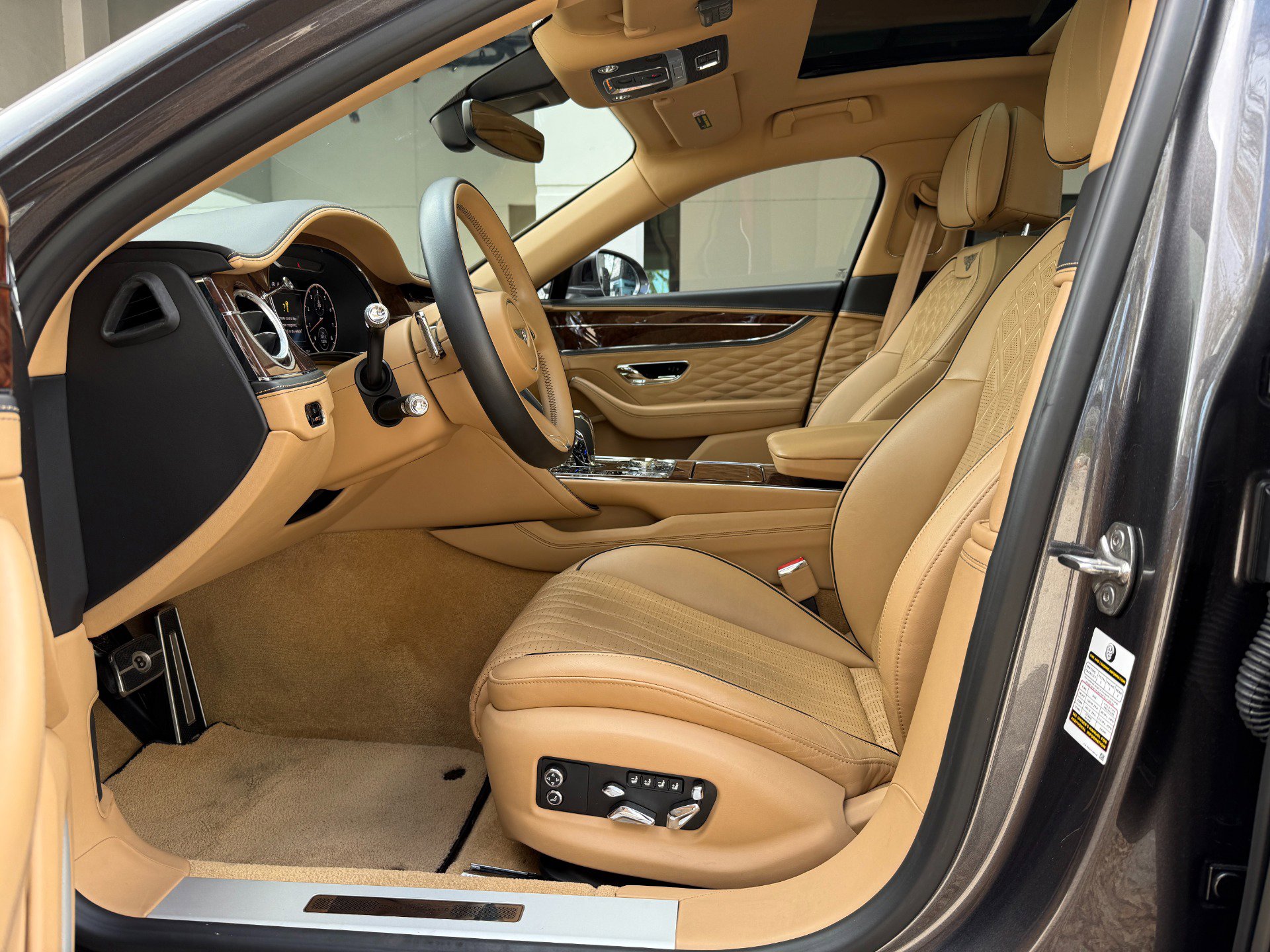 Used 2021 Bentley Flying Spur W12 AWD/4WD image 21