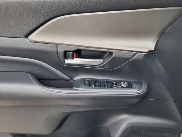 Used 2024 Toyota Grand Highlander XLE image 18