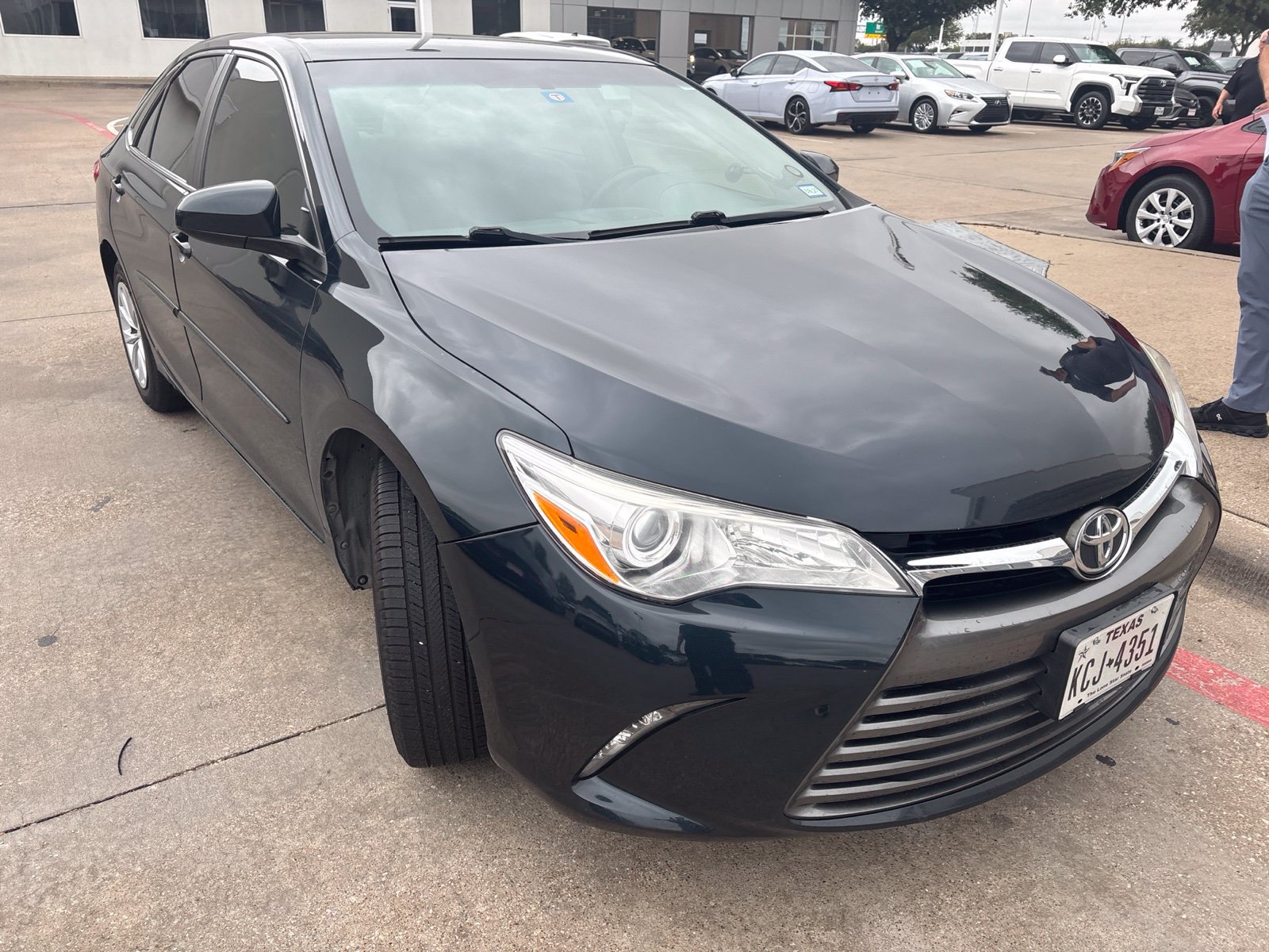 Used 2017 Toyota Camry LE FWD image 3