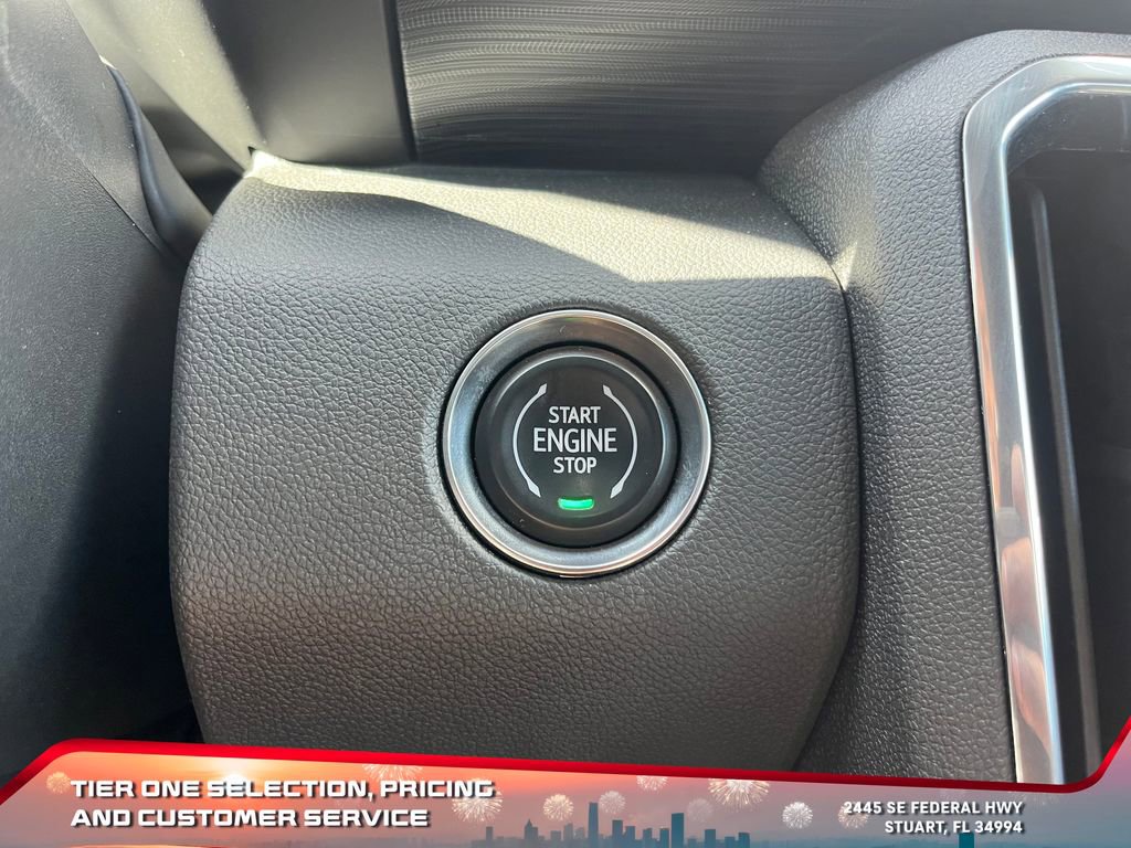 Used 2025 GMC Acadia Elevation image 28