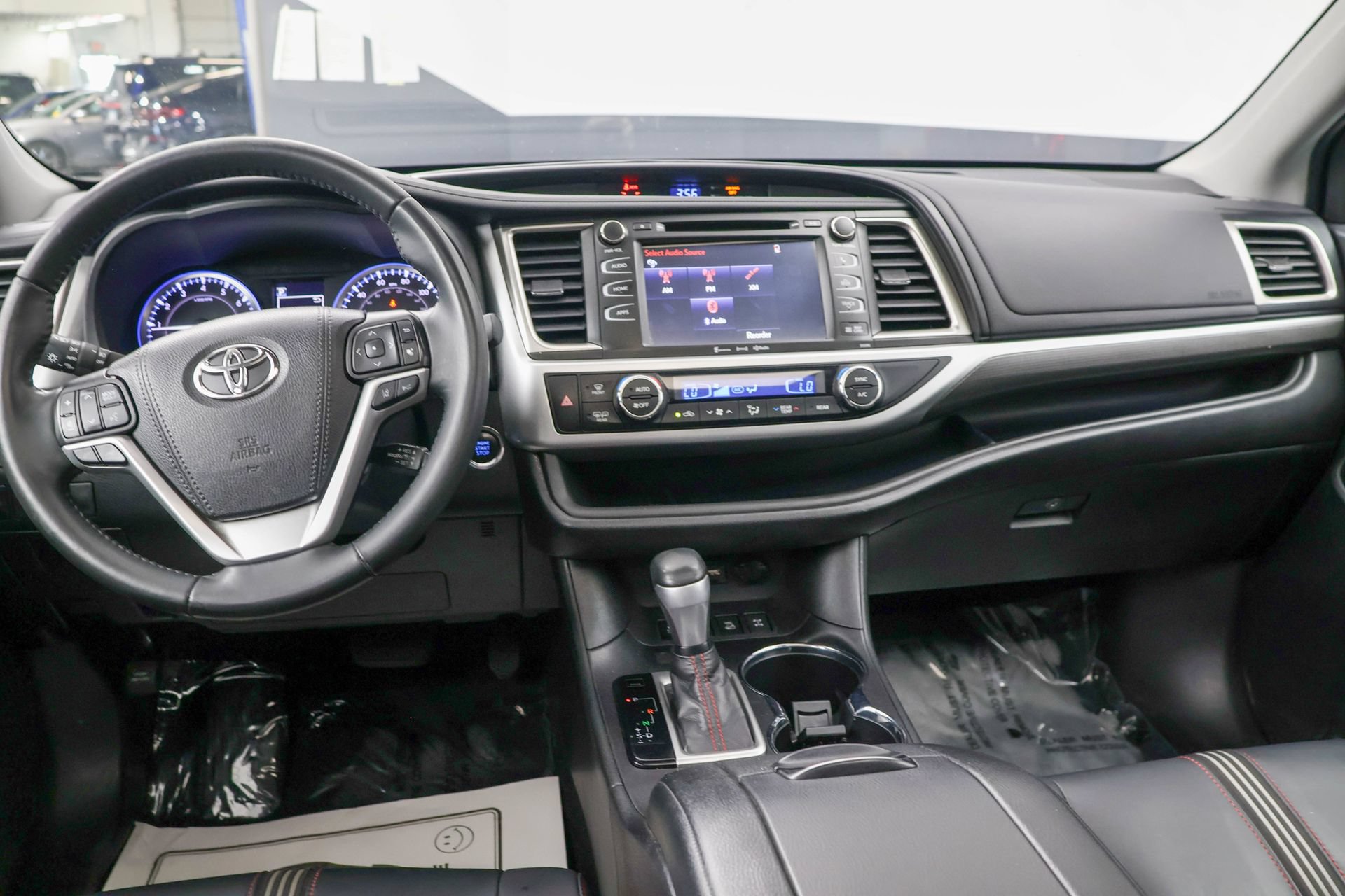 Used 2019 Toyota Highlander SE AWD/4WD image 27