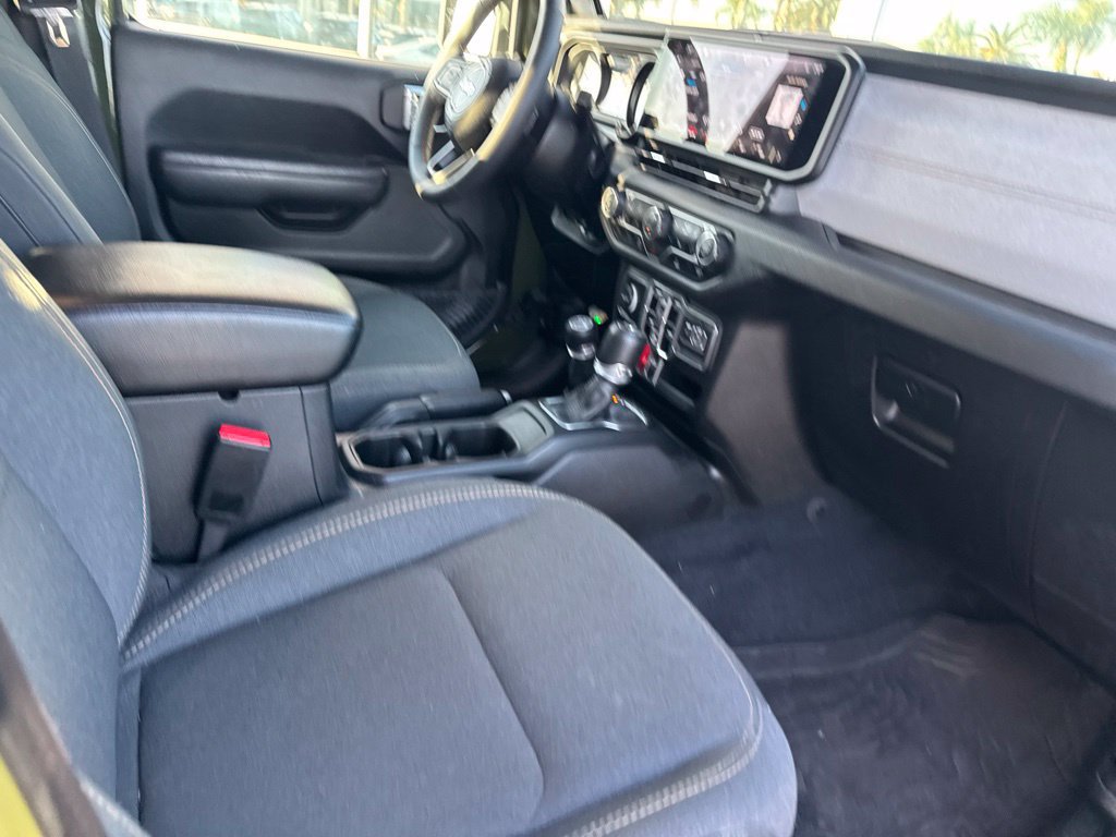 Used 2024 Jeep Wrangler Unlimited AWD/4WD image 9