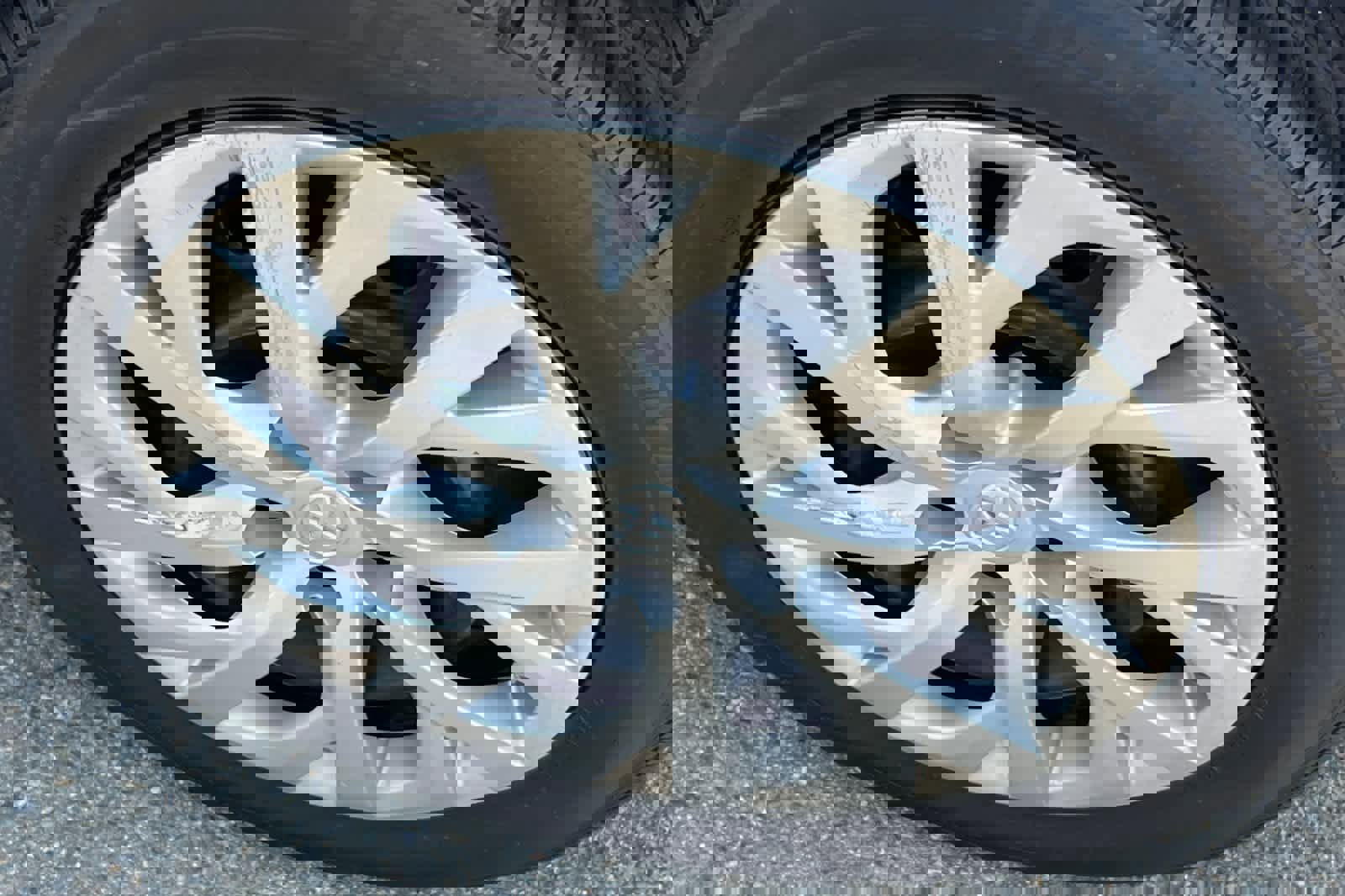 Used 2018 Toyota Corolla LE w/ Carpet Mat Package (TMS) FWD image 22