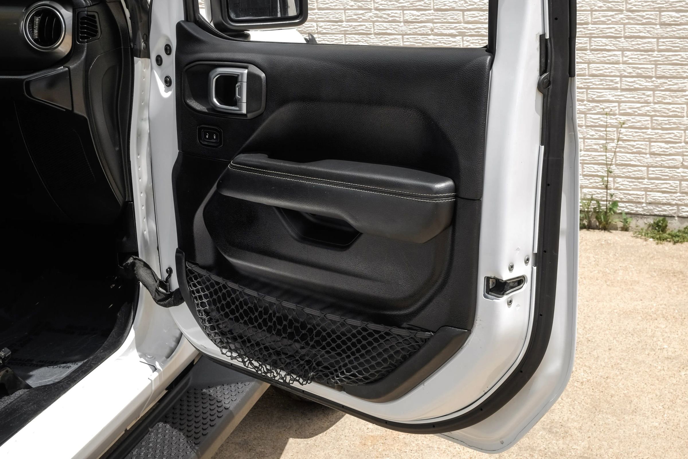 Used 2020 Jeep Wrangler Unlimited Sahara image 40