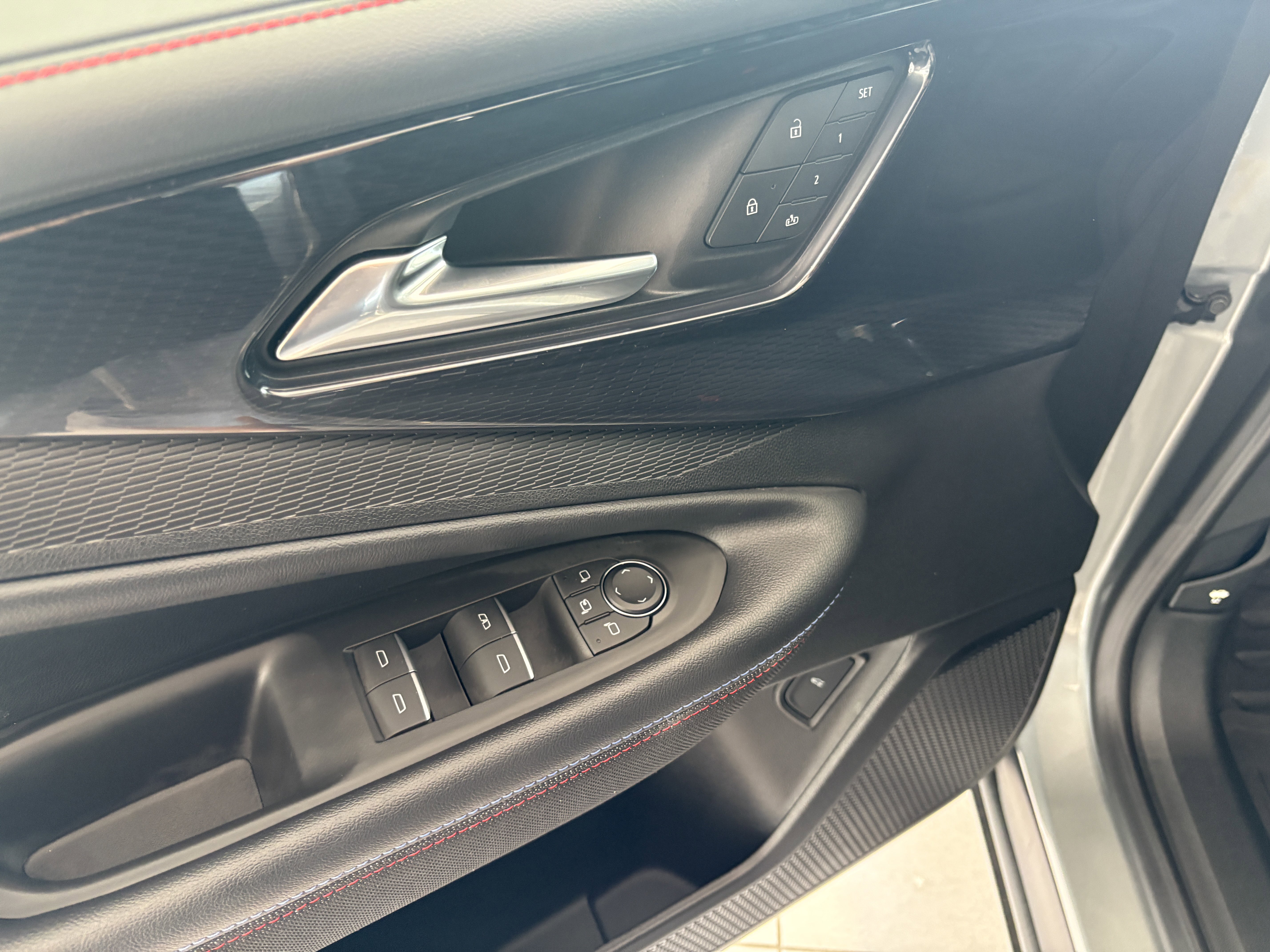 Used 2025 Chevrolet Blazer EV RS image 8