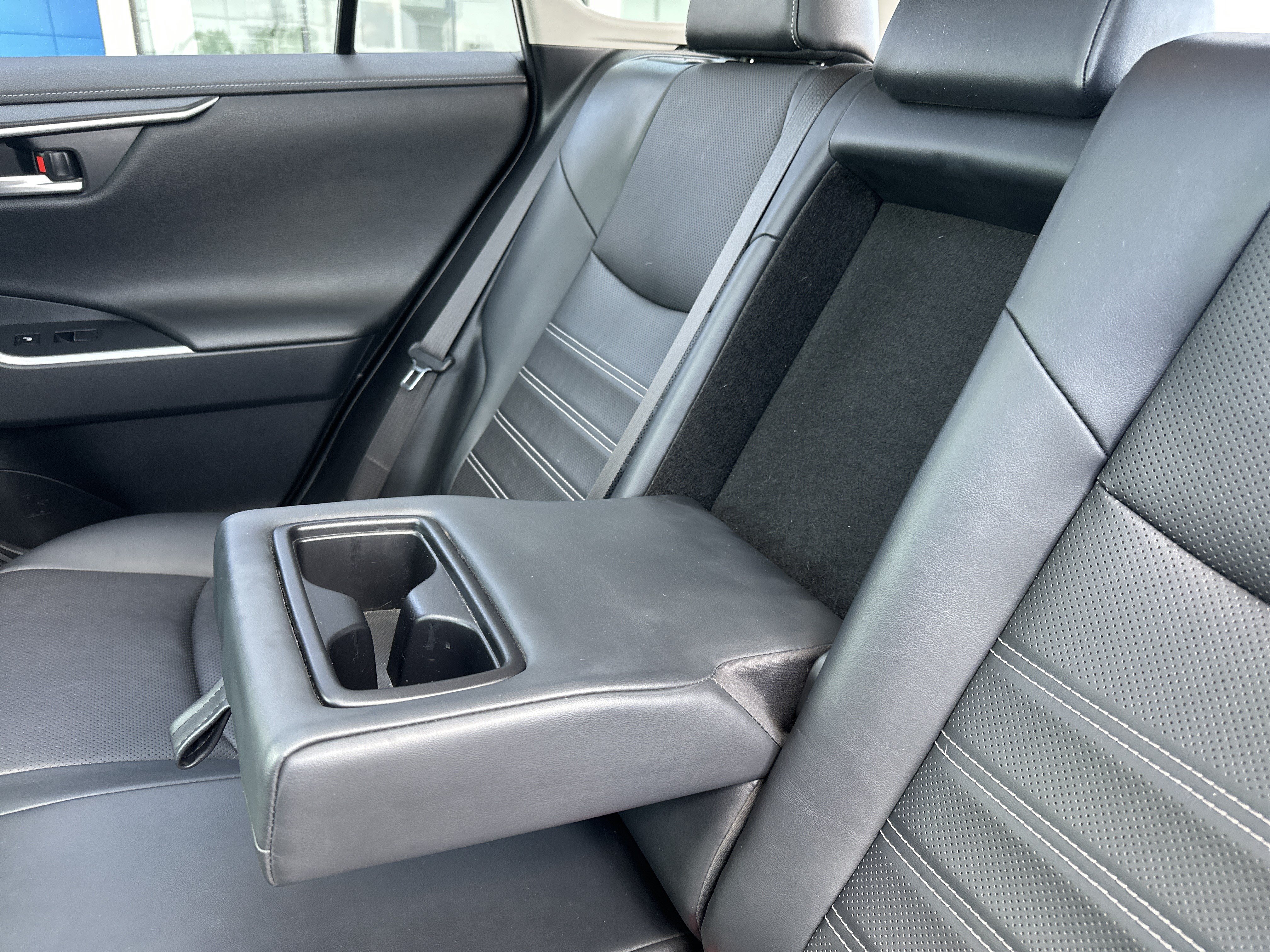 Used 2019 Toyota RAV4 Limited w/ Advanced Technology Package AWD/4WD image 30