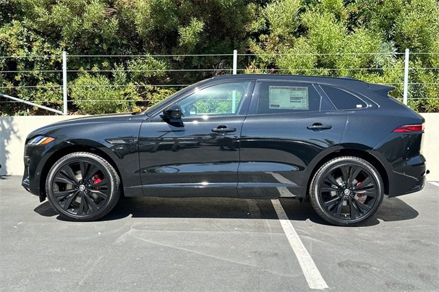 New 2026 Jaguar F-PACE R-Dynamic S image 2