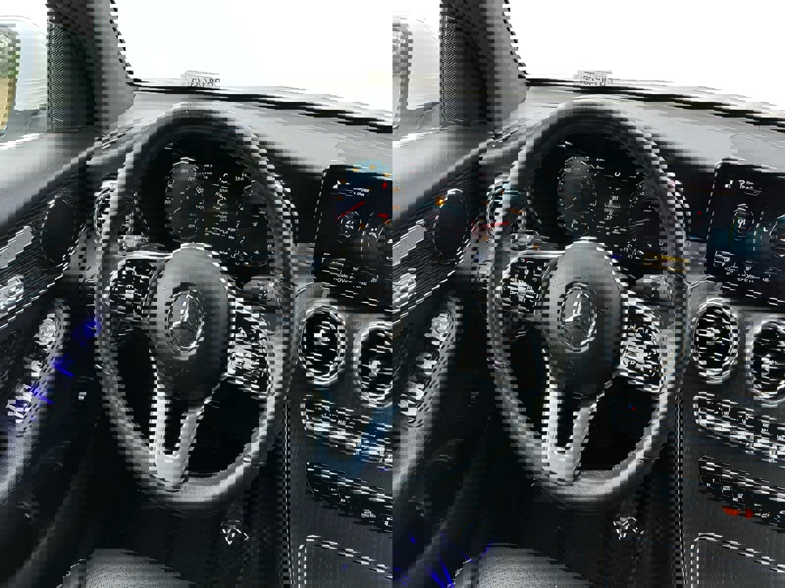 Used 2023 Mercedes-Benz GLC 300 4MATIC Coupe image 10