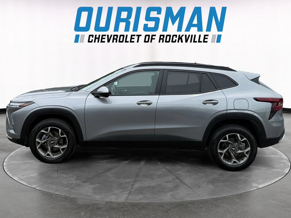 Used 2025 Chevrolet Trax LT w/ LT Convenience Package FWD image 3