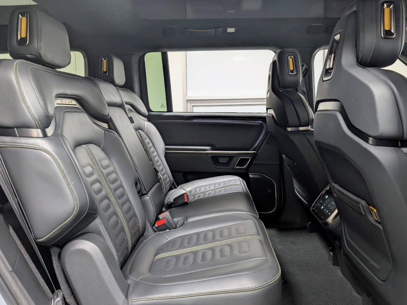 Used 2024 Rivian R1S Adventure AWD/4WD image 34