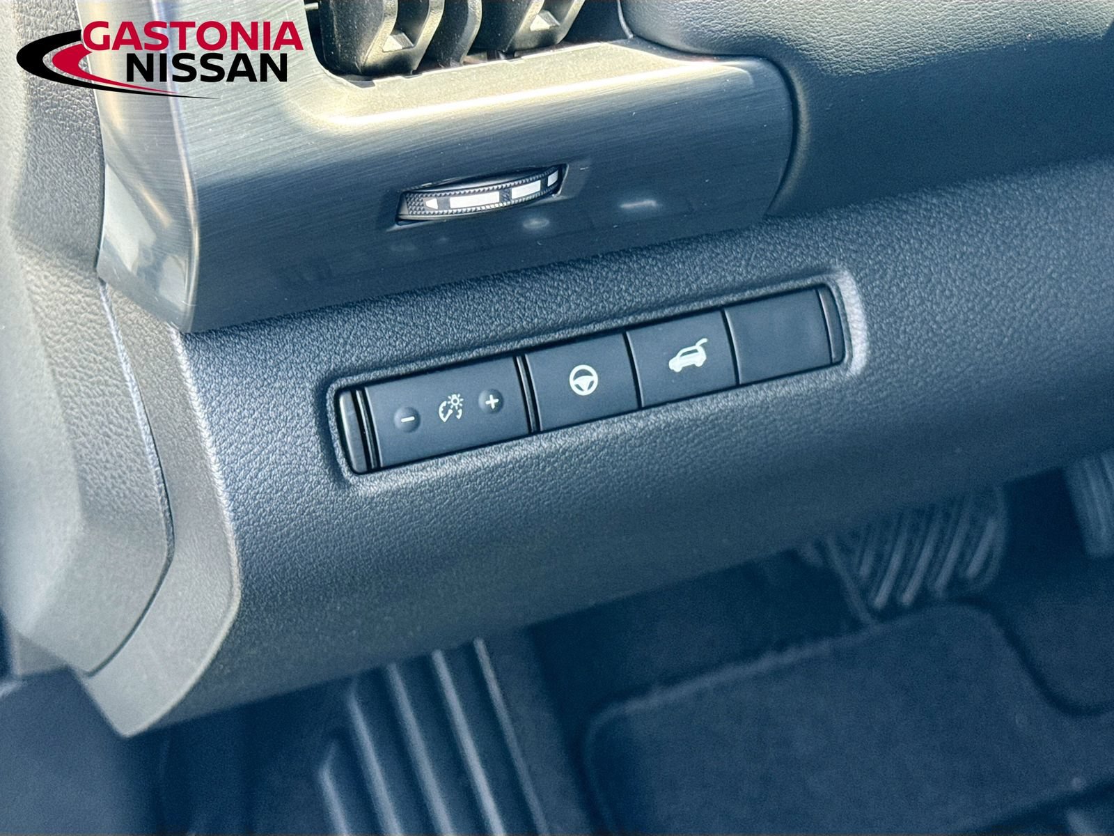 Used 2024 Nissan Pathfinder SL w/ SL Premium Package FWD image 13