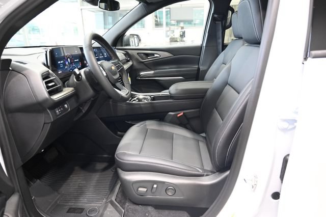 New 2027 Chevrolet Traverse LT w/ Sun and Wheel Package FWD image 9