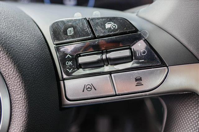 New 2025 Hyundai Elantra Limited image 16