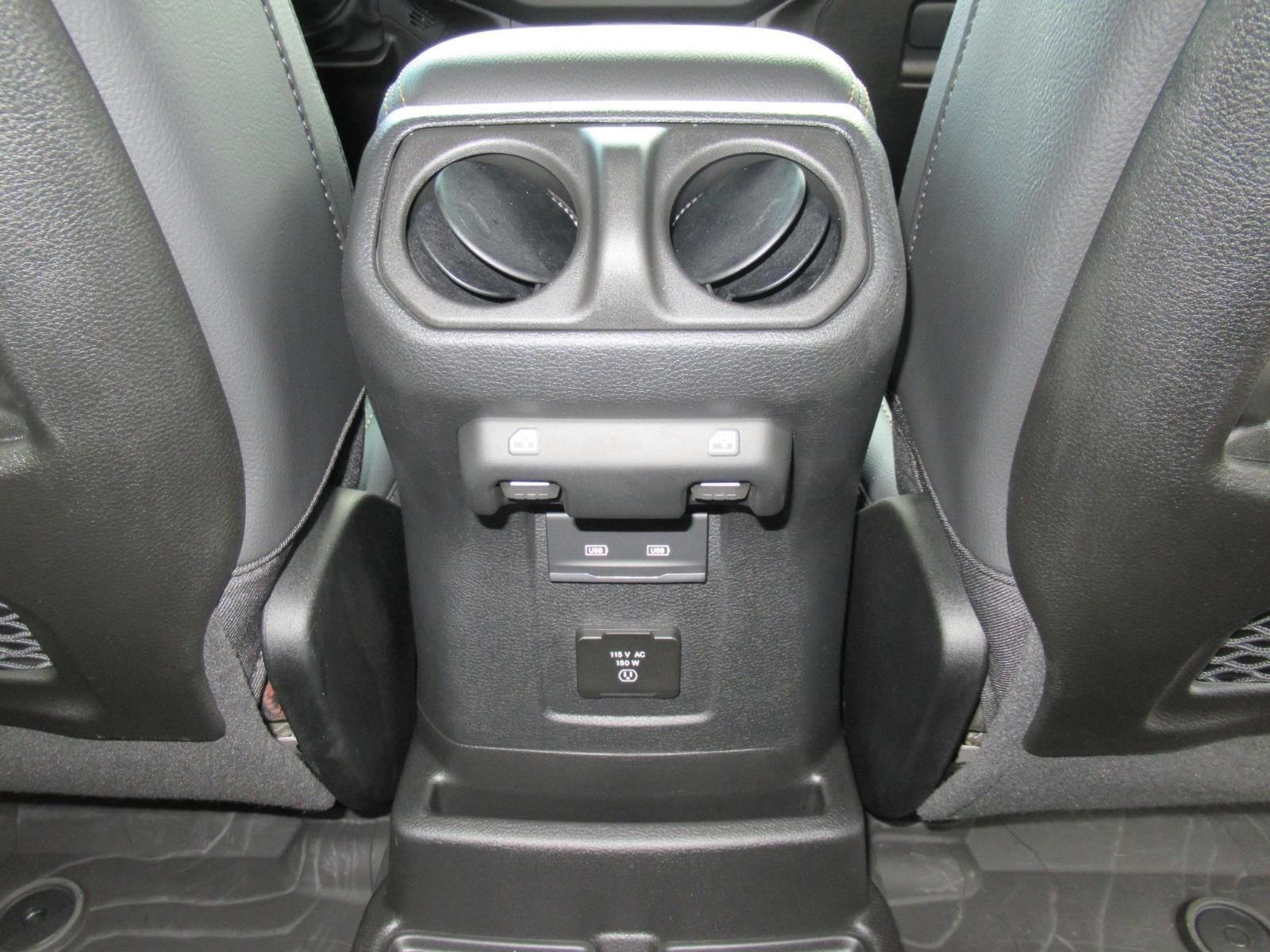 Used 2025 Jeep Wrangler Unlimited Sahara w/ Technology Group AWD/4WD image 32