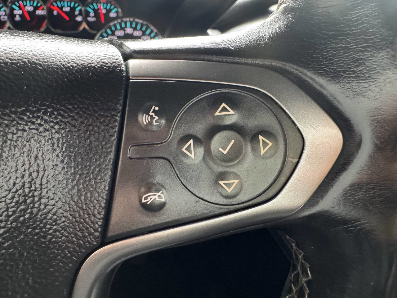 Used 2018 Chevrolet Suburban LT AWD/4WD image 47