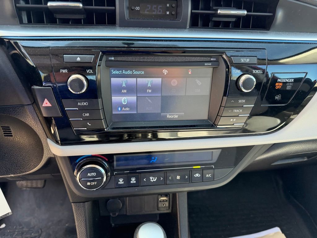 Used 2015 Toyota Corolla LE image 27