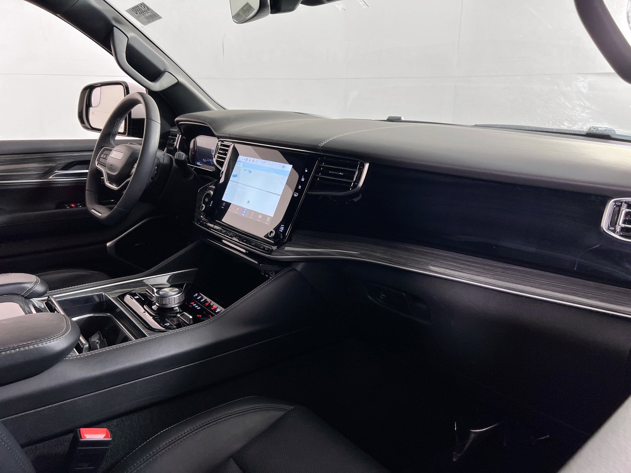 Used 2022 Jeep Wagoneer Series III w/ Rear Seat Video Group 1 image 30