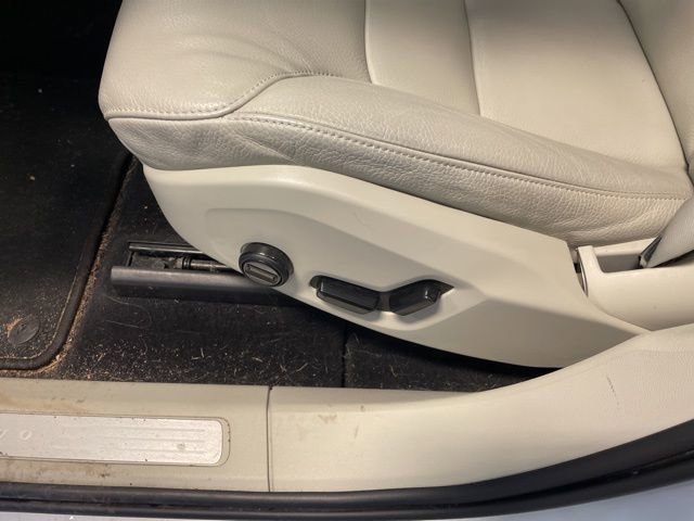 Used 2023 Volvo XC60 B5 Plus image 9