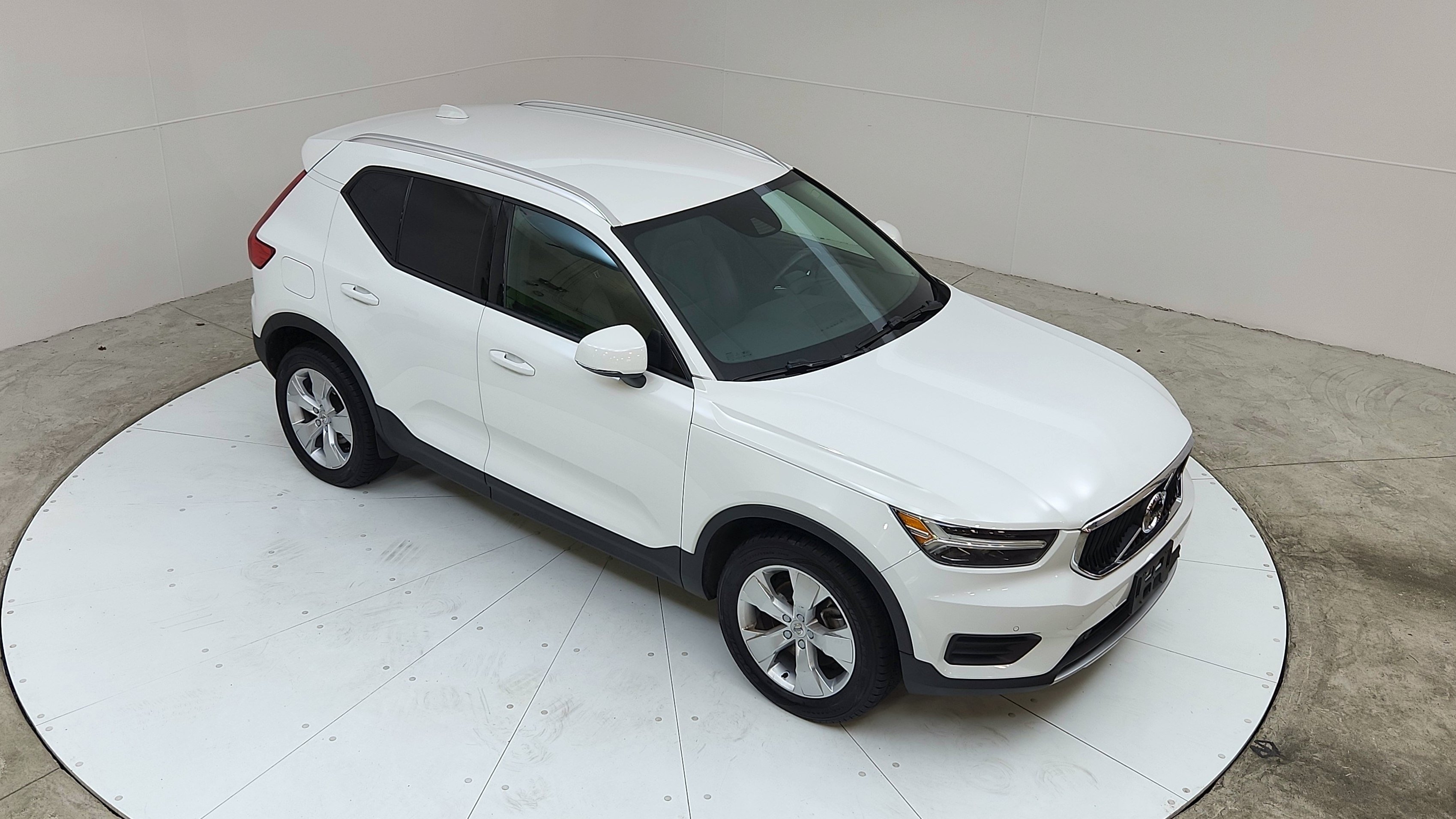 Used 2020 Volvo XC40 T4 Momentum FWD image 13