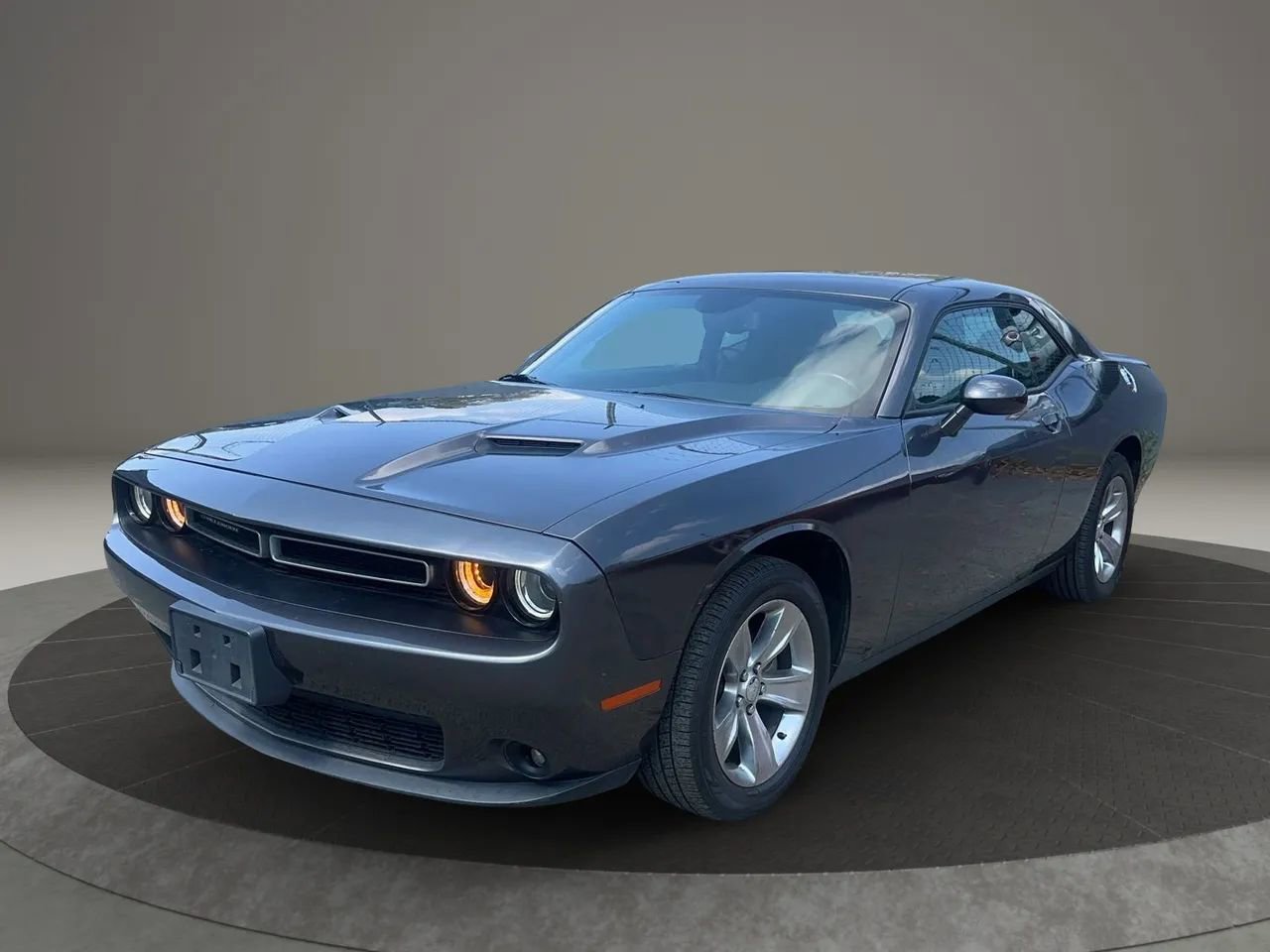 Used 2021 Dodge Challenger SXT w/ Driver Convenience Group RWD image 1