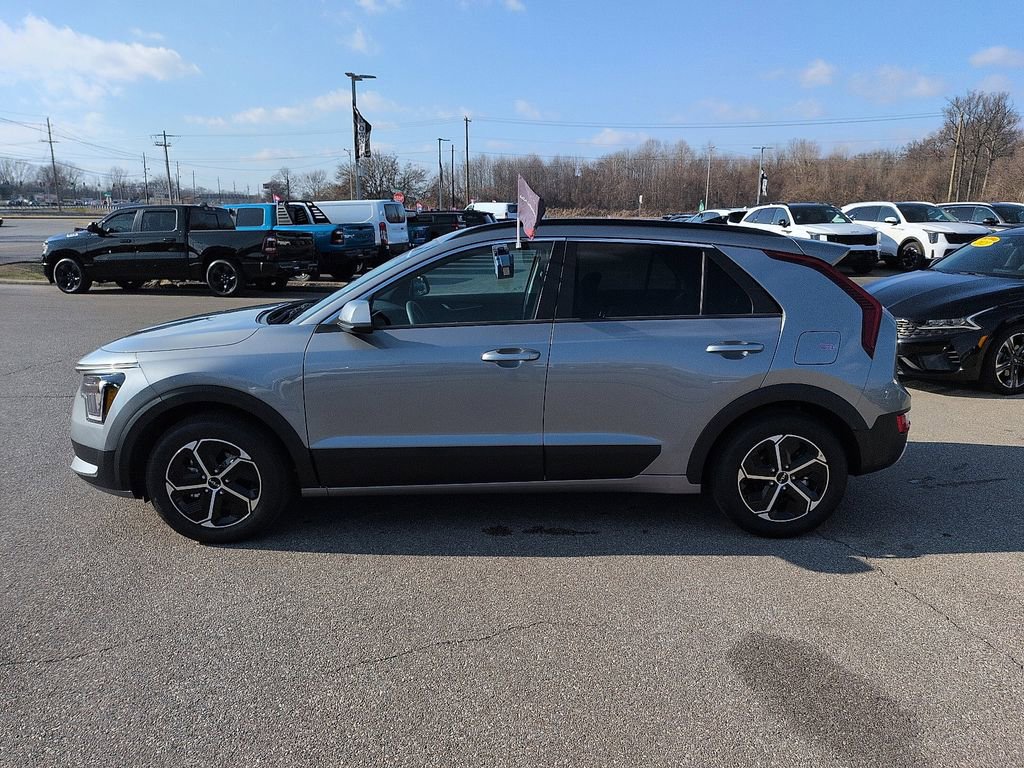 Certified 2025 Kia Niro LX image 4