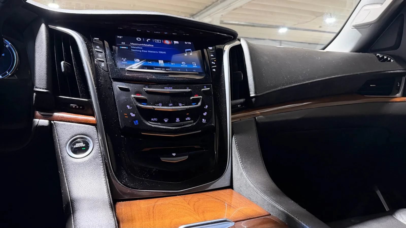 Used 2017 Cadillac Escalade ESV Luxury AWD/4WD image 17