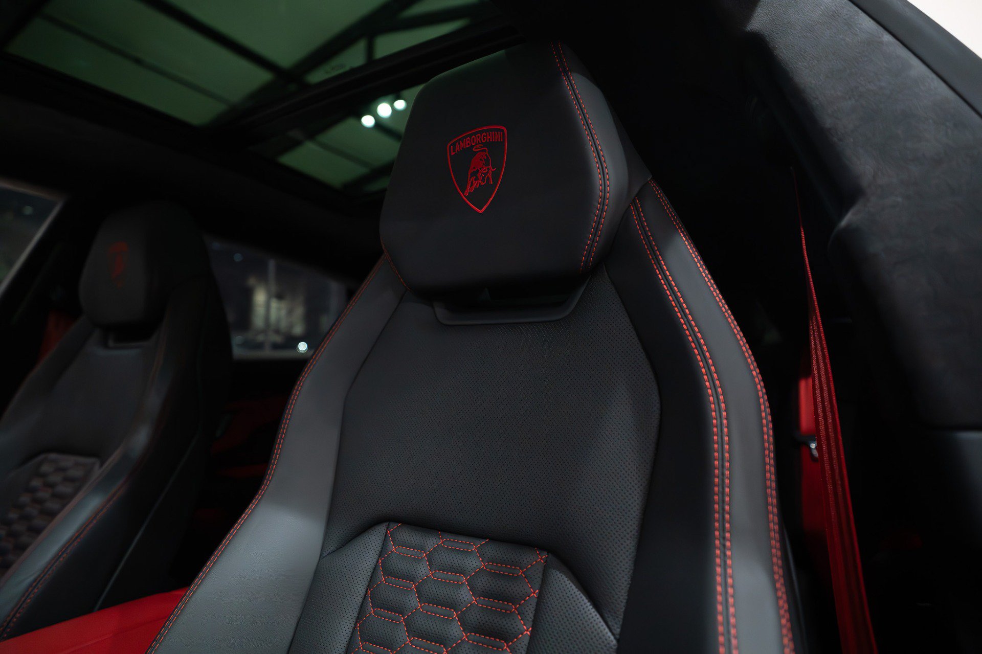 Used 2022 Lamborghini Urus AWD/4WD image 13