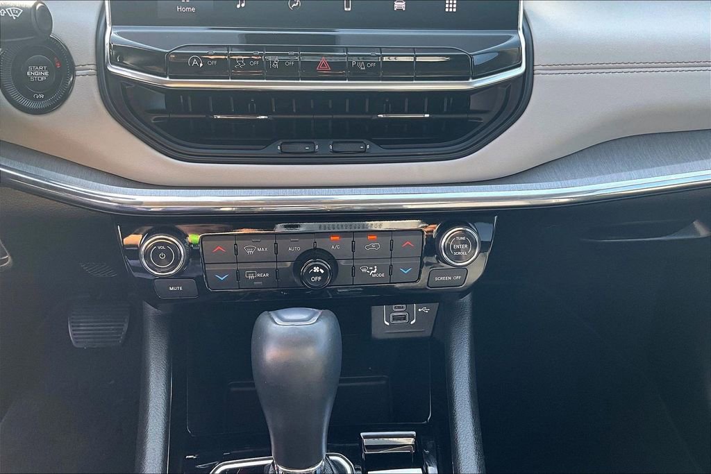 Used 2022 Jeep Compass Limited image 29