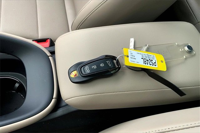 Used 2025 Porsche Macan Electric image 39