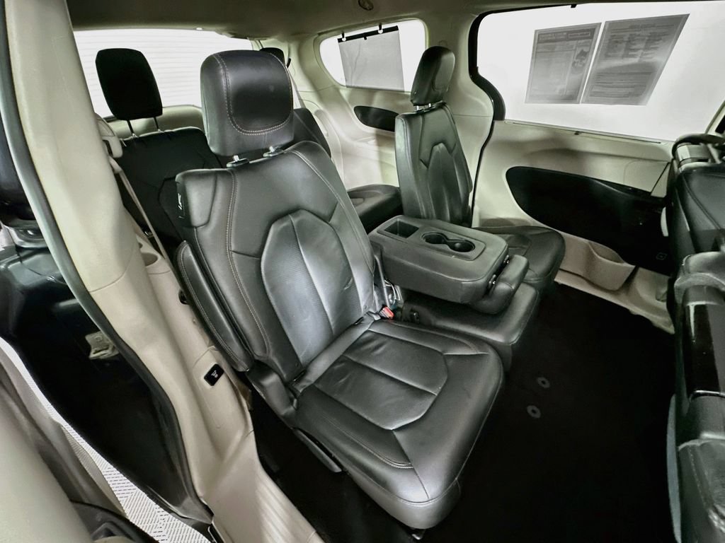 Certified 2020 Chrysler Pacifica Touring-L Plus FWD image 33