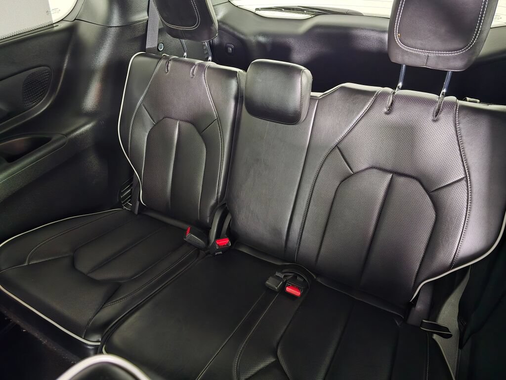 Used 2023 Chrysler Pacifica Limited w/ Uconnect Theater Family Group FWD image 38