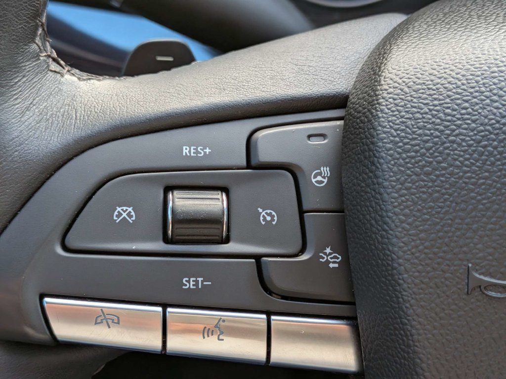 Used 2023 Cadillac XT4 Luxury w/ Cold Weather Package FWD image 28