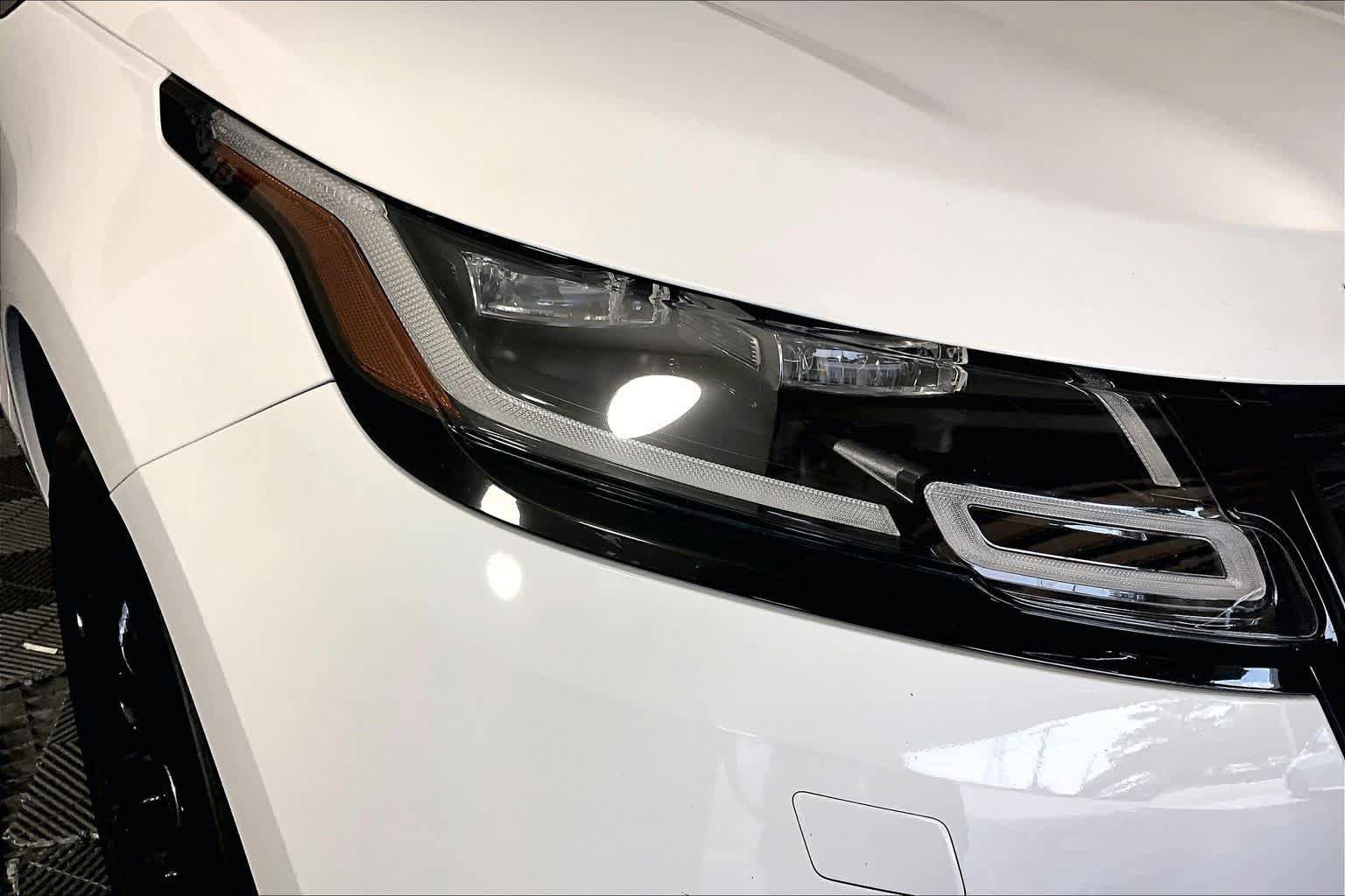 Used 2020 Land Rover Range Rover Velar R-Dynamic S AWD/4WD image 26