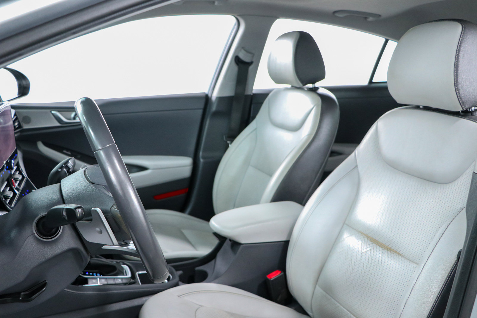 Used 2022 Hyundai Ioniq Limited FWD image 24