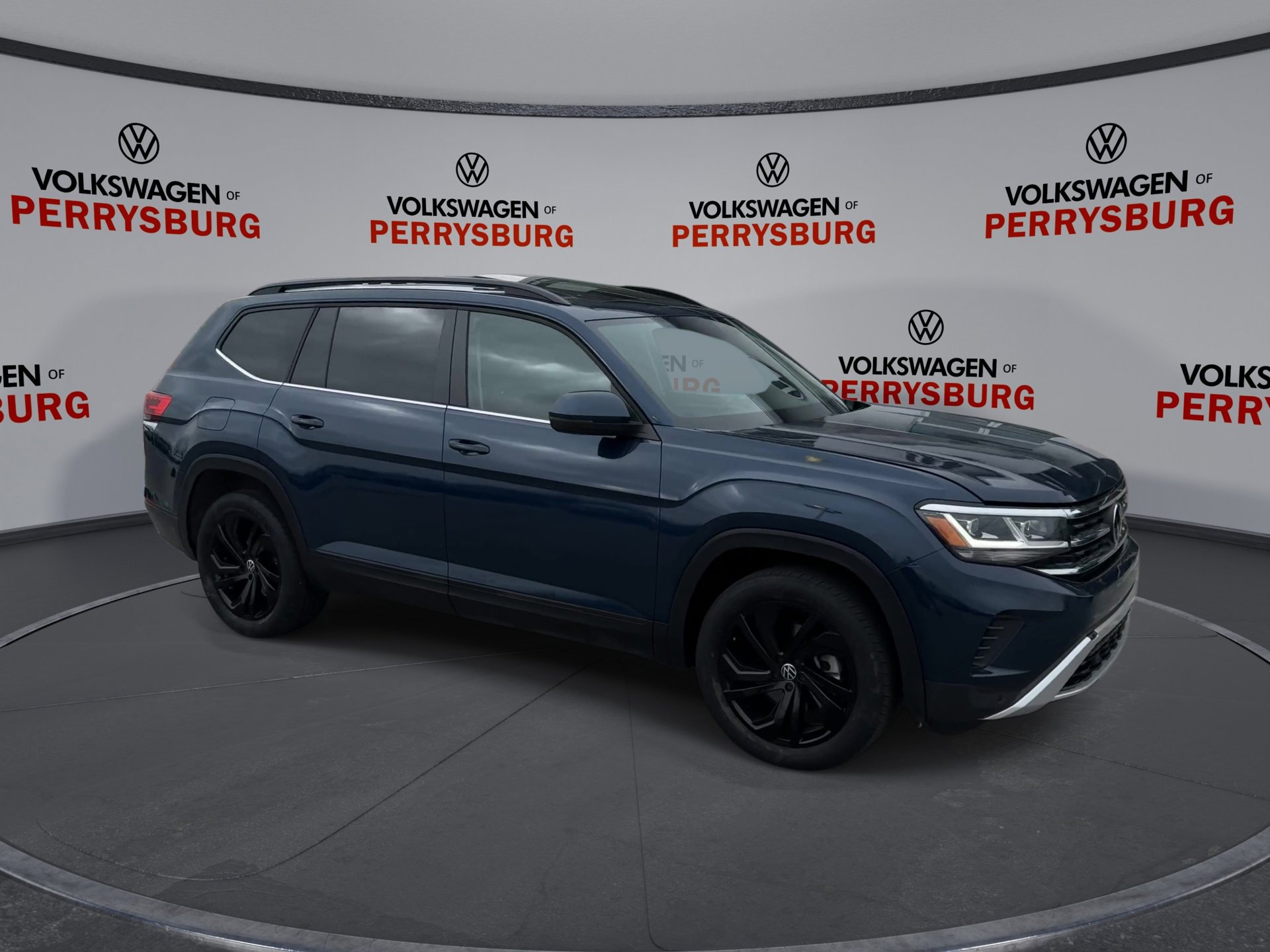 Used 2023 Volkswagen Atlas SE w/ Panoramic Sunroof Package image 2