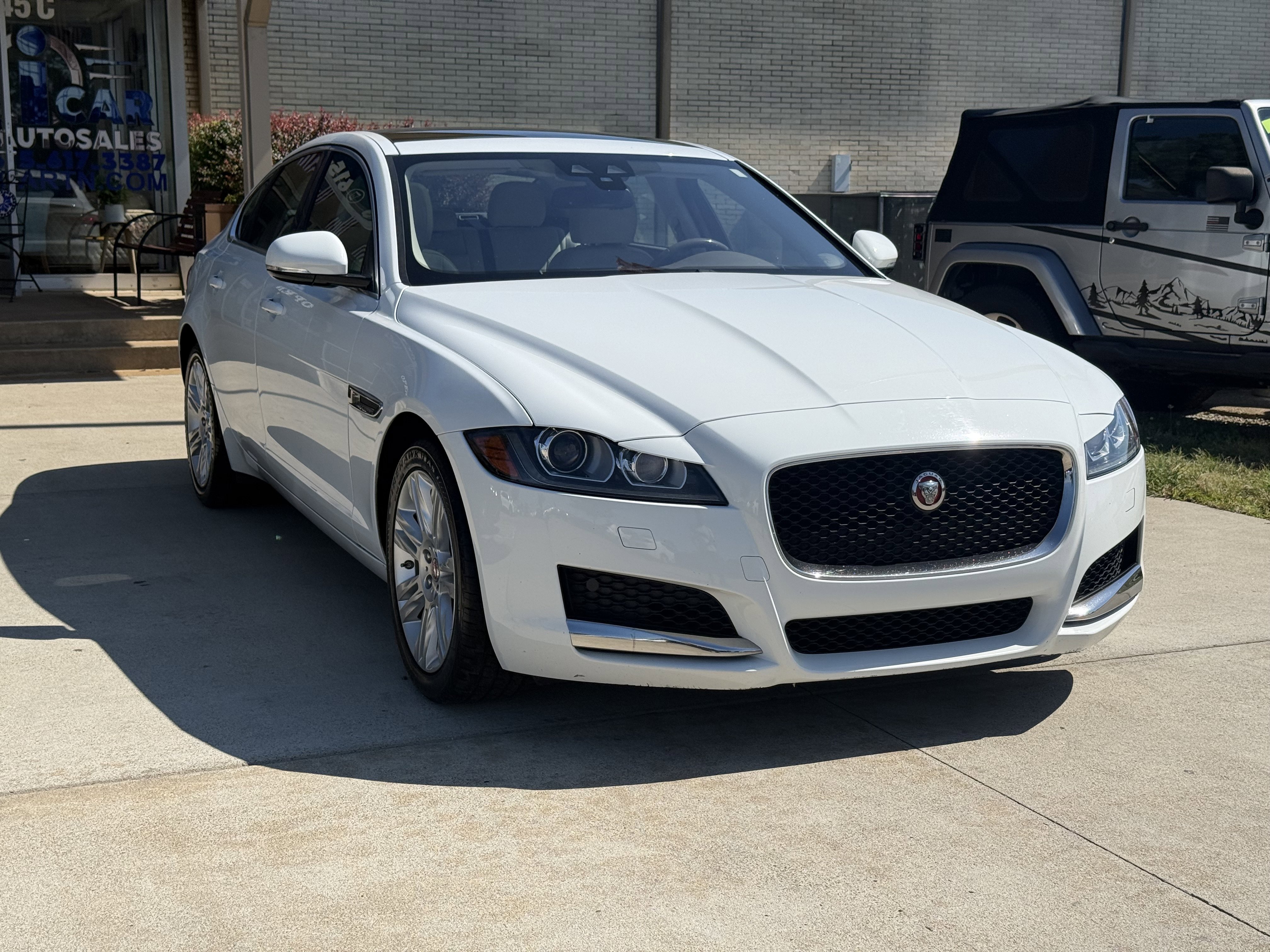 Used 2017 Jaguar XF Premium RWD image 3