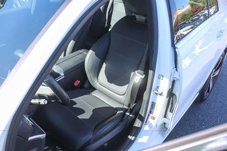 Used 2025 Mercedes-Benz C 300 Sedan image 32