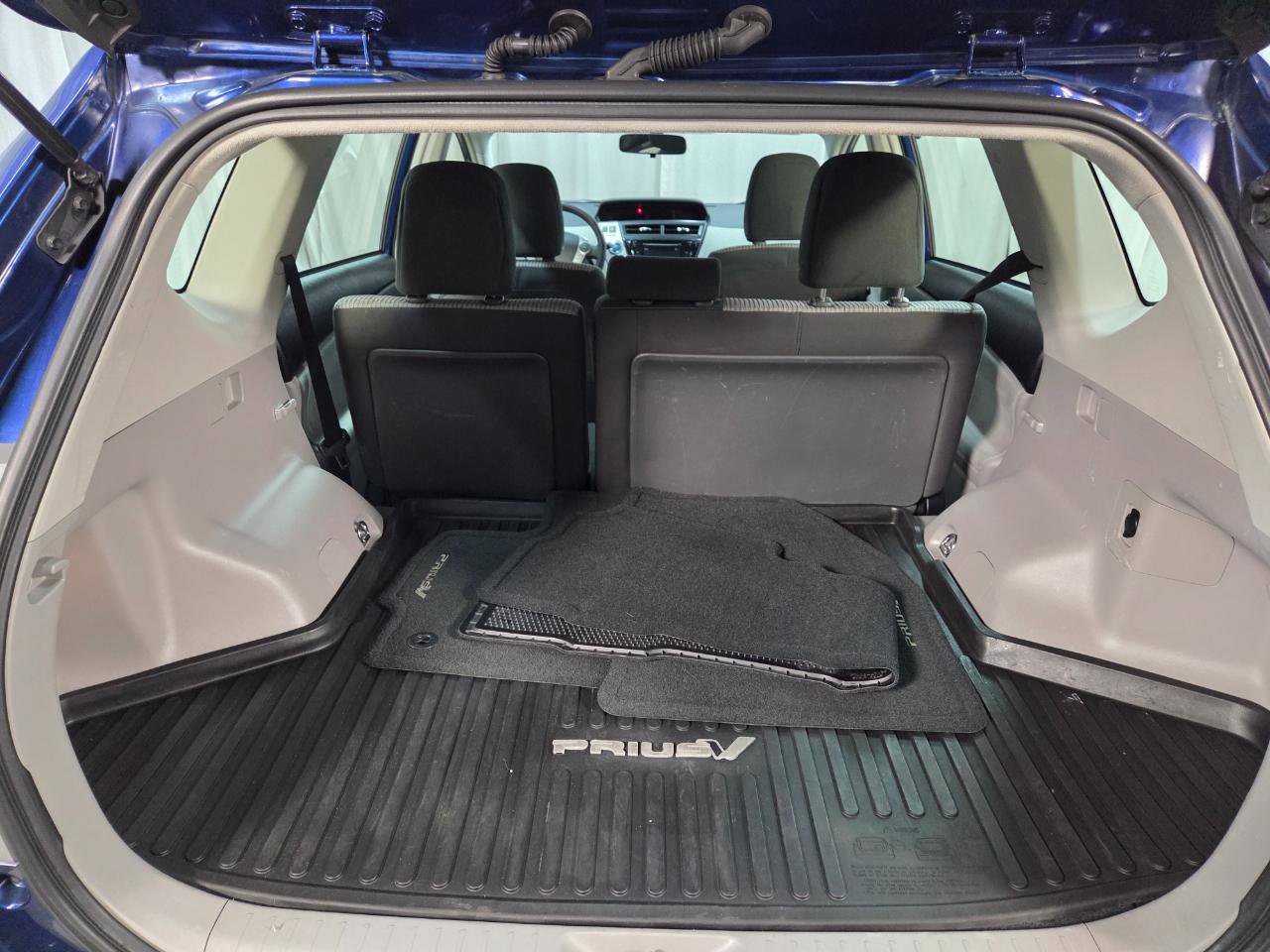 Used 2017 Toyota Prius V Three image 7