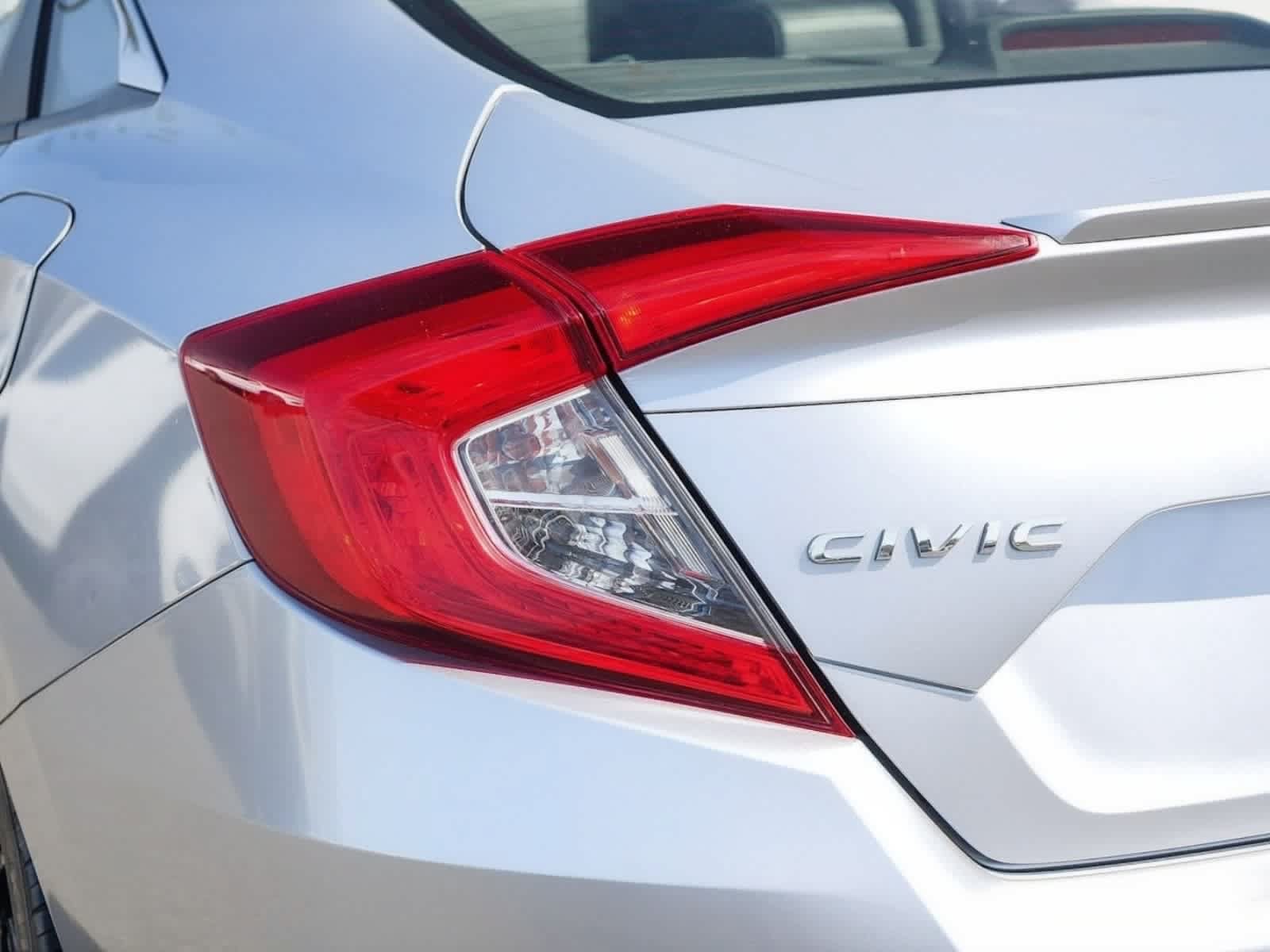 Used 2018 Honda Civic Touring image 27