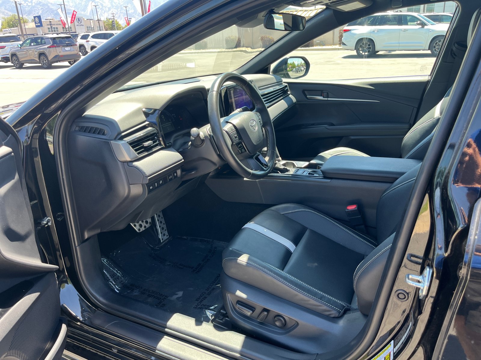 Used 2025 Toyota Camry SE FWD image 10