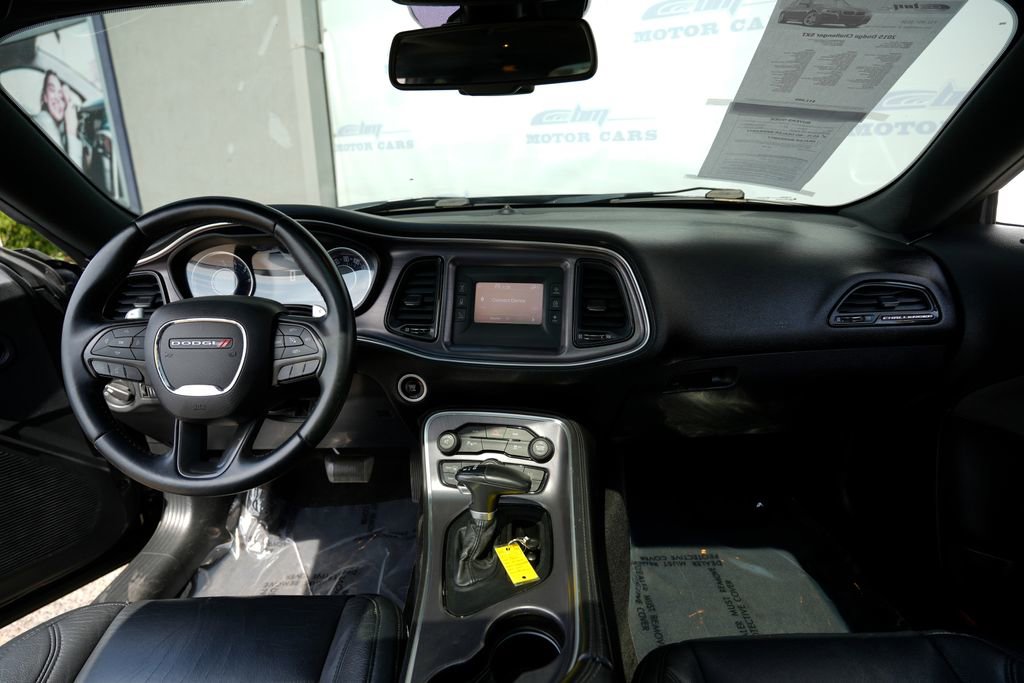 Used 2015 Dodge Challenger SXT image 26