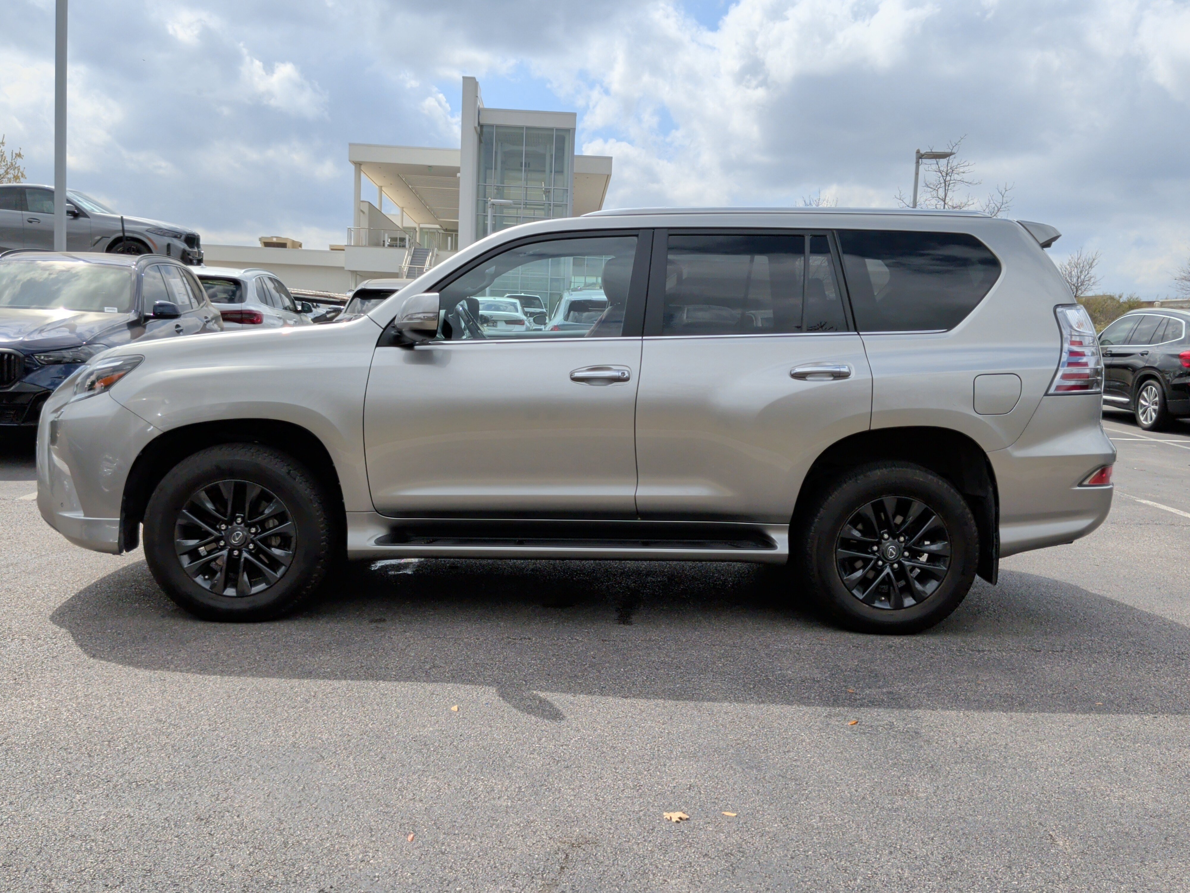 Used 2023 Lexus GX 460 Premium w/ Premium Package image 15