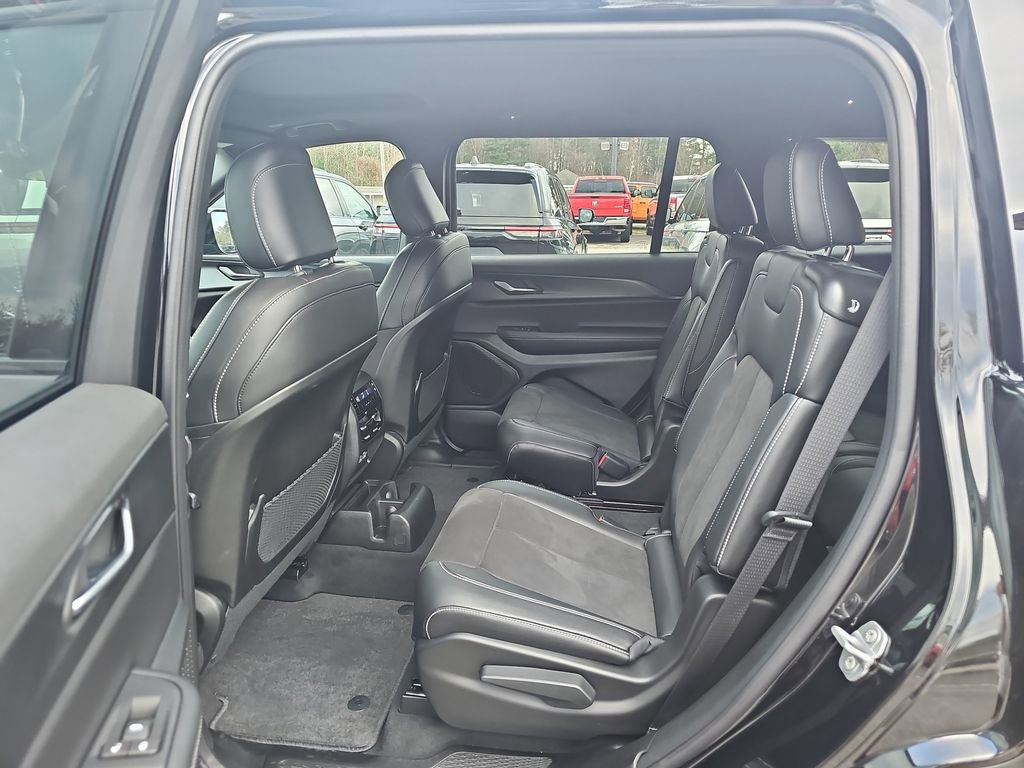 New 2025 Jeep Grand Cherokee L Altitude image 27