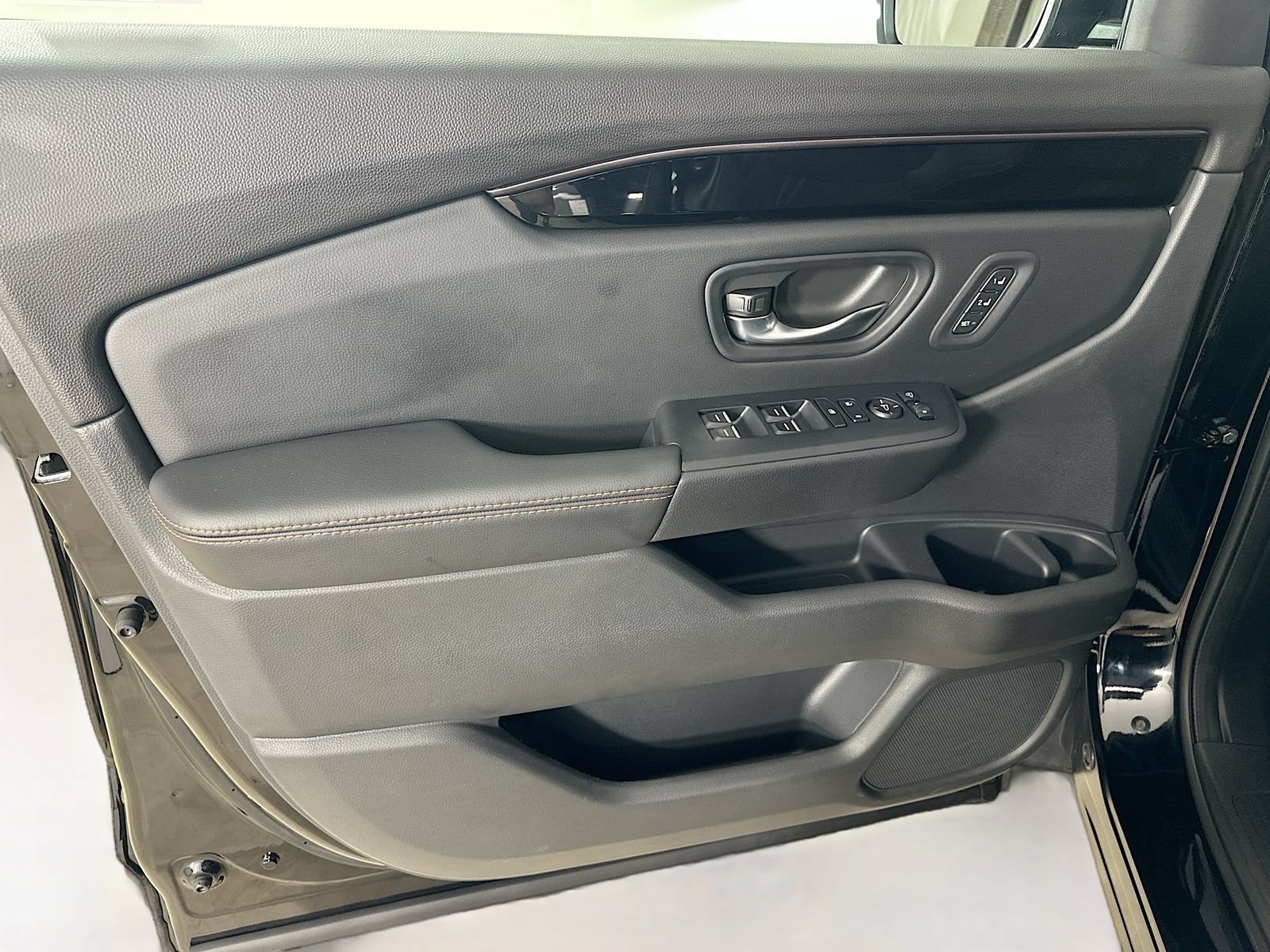 Used 2024 Honda Pilot TrailSport image 16